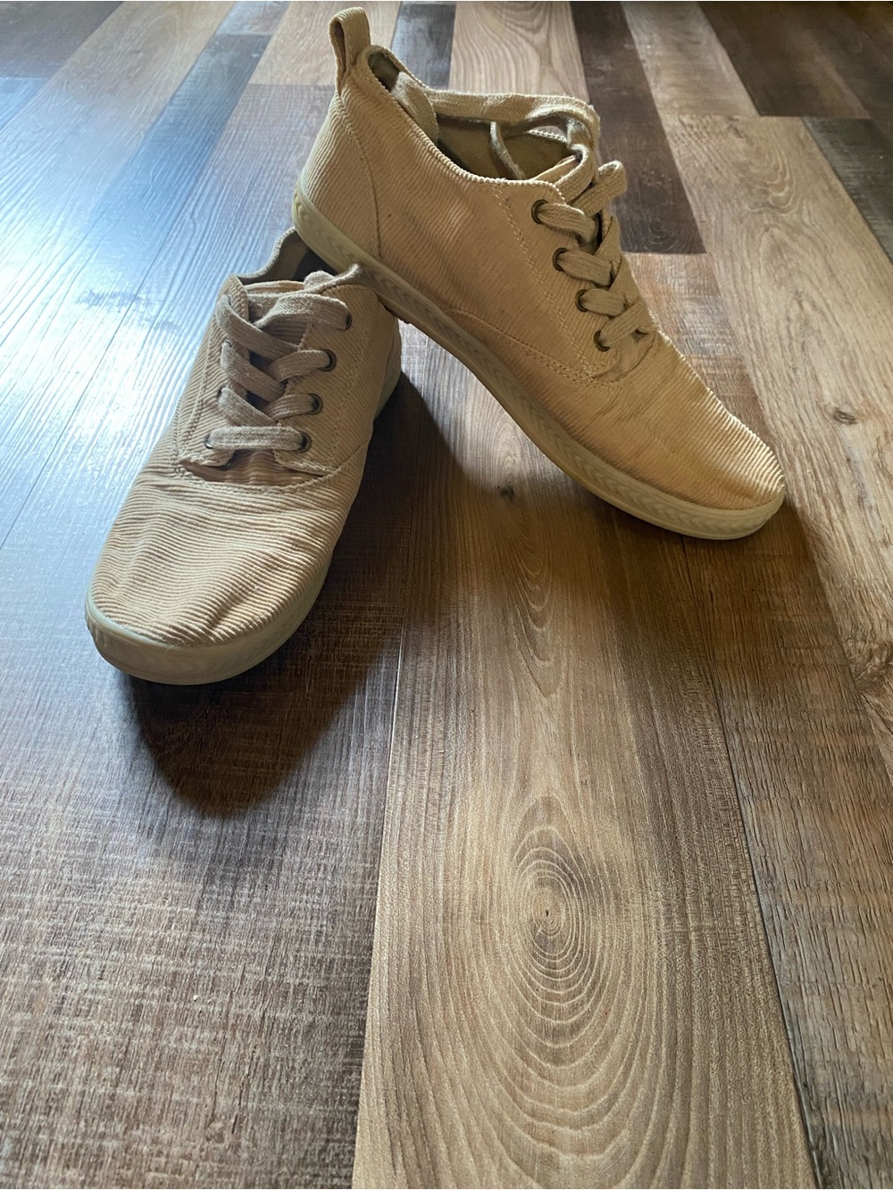 Rocket Dog Women's Tan corduroy  Low-Top Sneakers